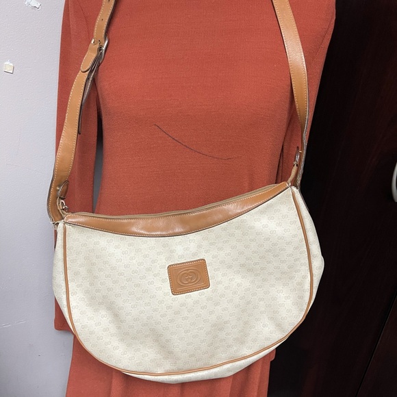 100% Authentic Gucci vintage Crossbody bag